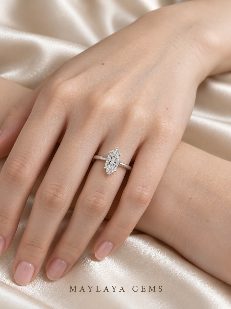 Maylaya Gems M056 ring on a female model hand