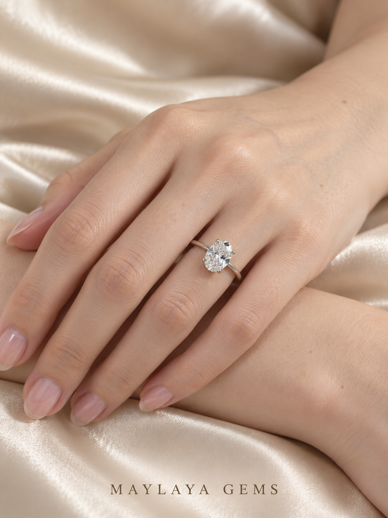 Maylaya Gems M057 ring on a female model hand