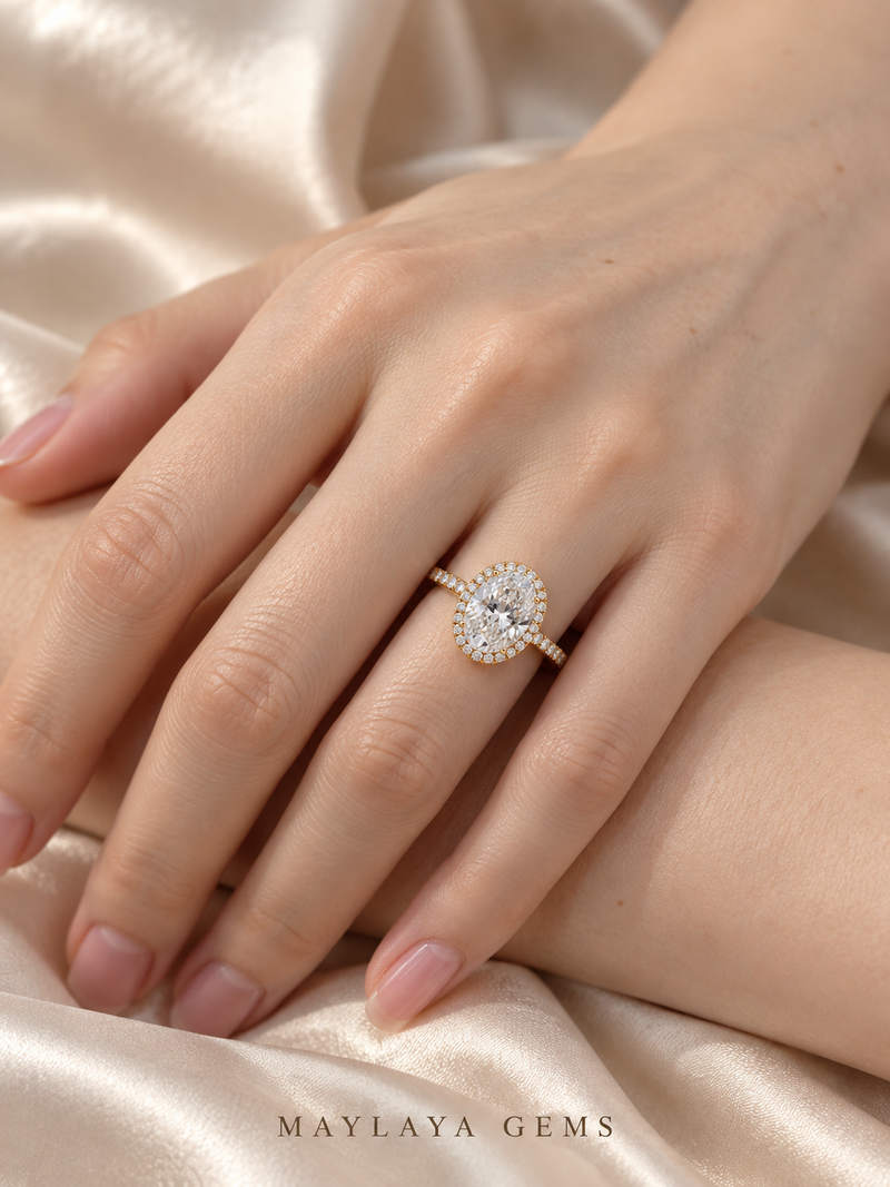 Maylaya Gems M067 ring on a female model hand
