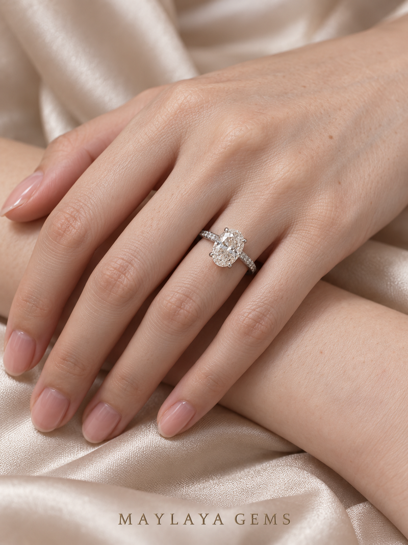 Maylaya Gems M084A ring on a female model hand
