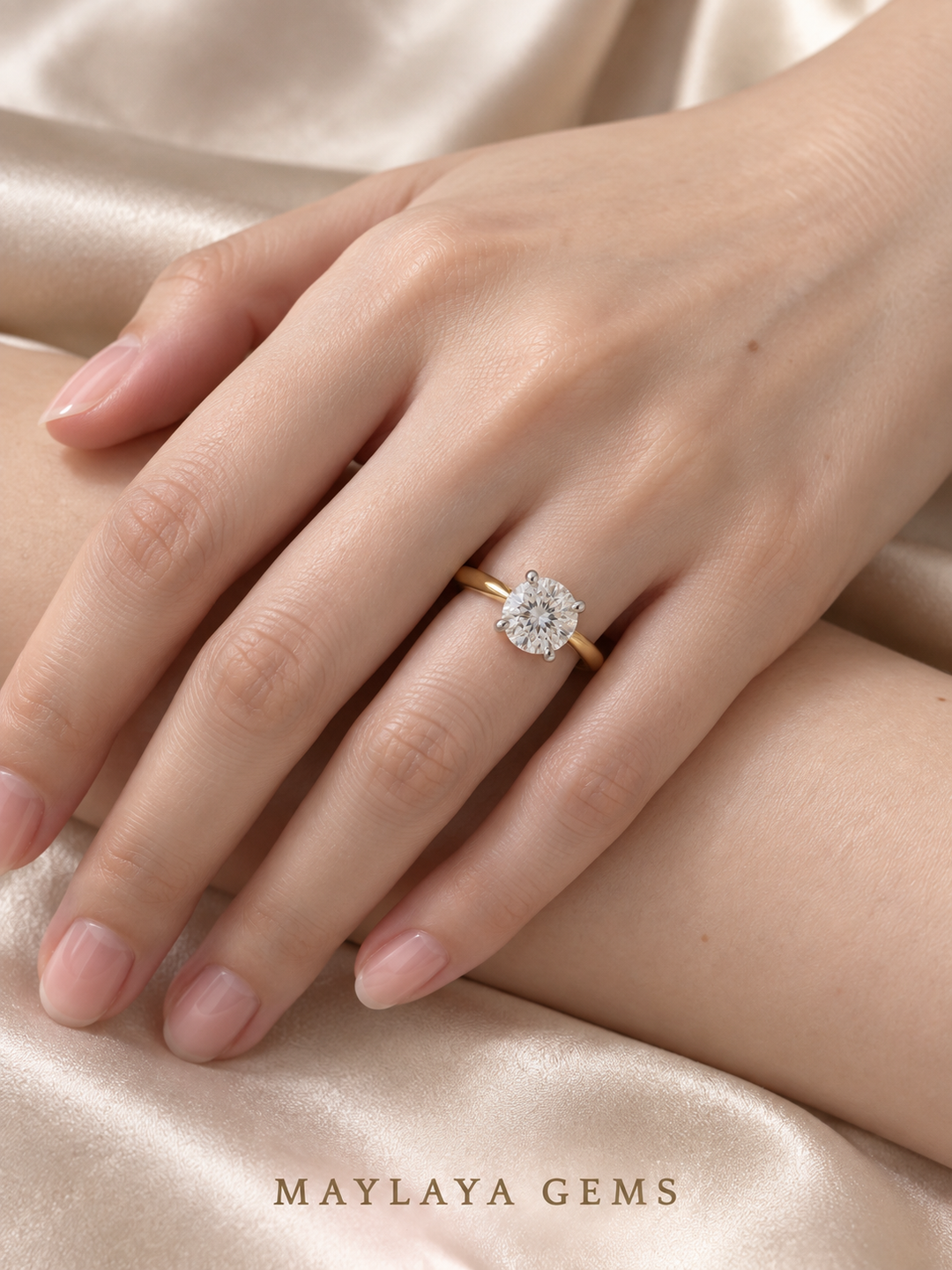 Maylaya Gems M086A ring on a female model hand