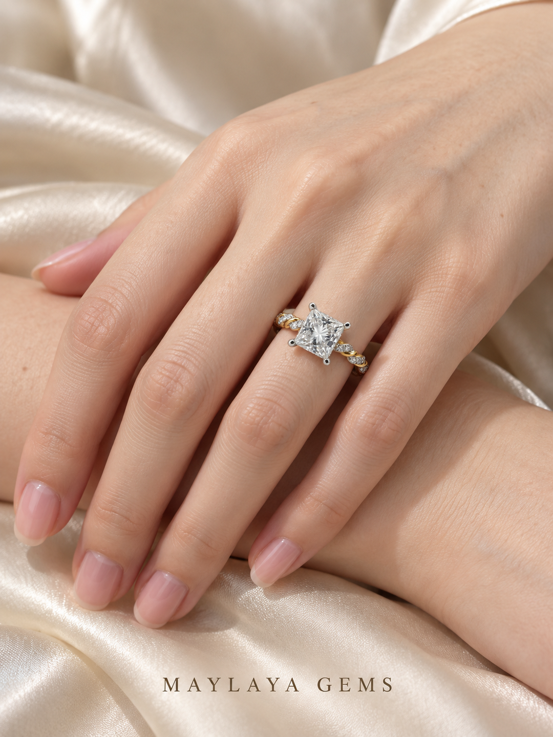 Maylaya Gems M092 ring on a female model hand