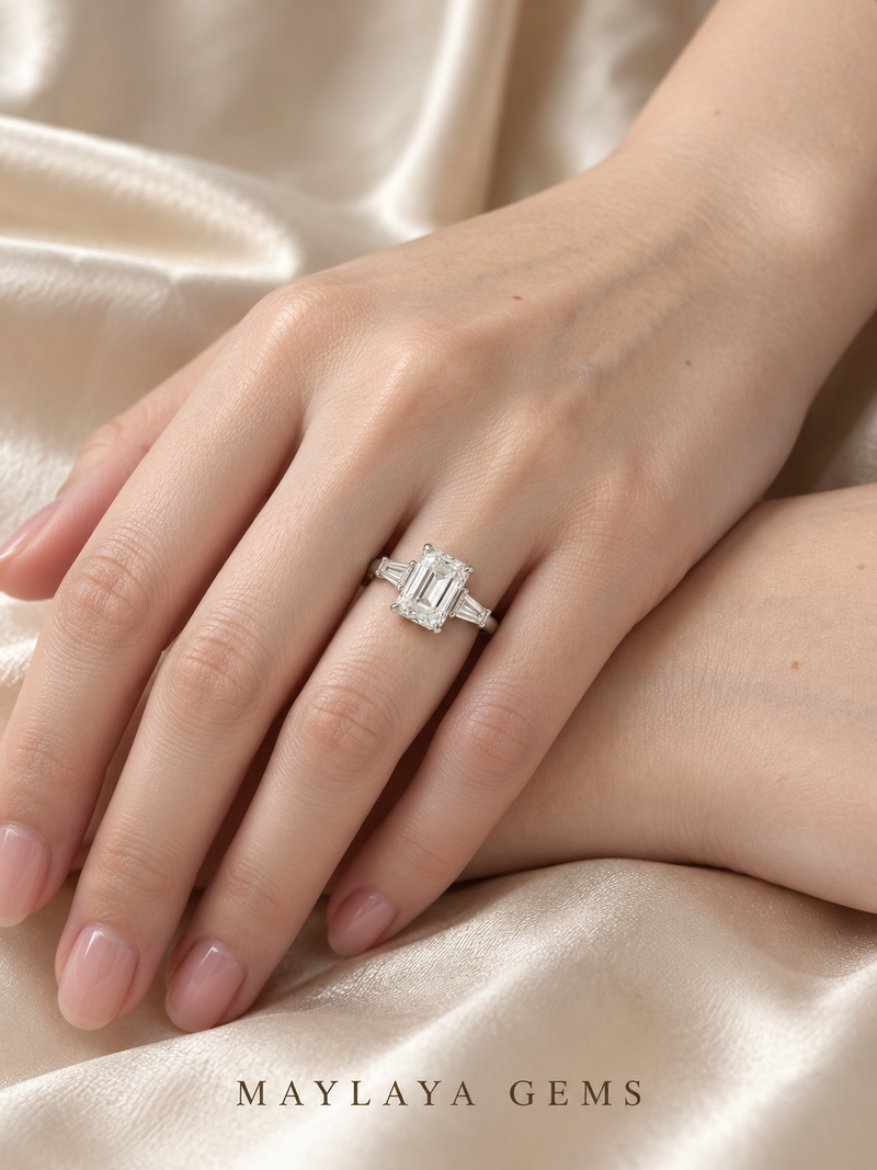 Maylaya Gems M115 ring on a female model hand