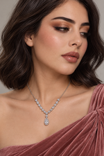 Load image into Gallery viewer, Maylaya Gems 9K Gold 0.86 ct Pear Lab-Grown Diamond Necklace — MG004 — AI-generated young adult model in eveningwear / ภาพจำลองนางแบบสวมเครื่องประดับด้วย AI
