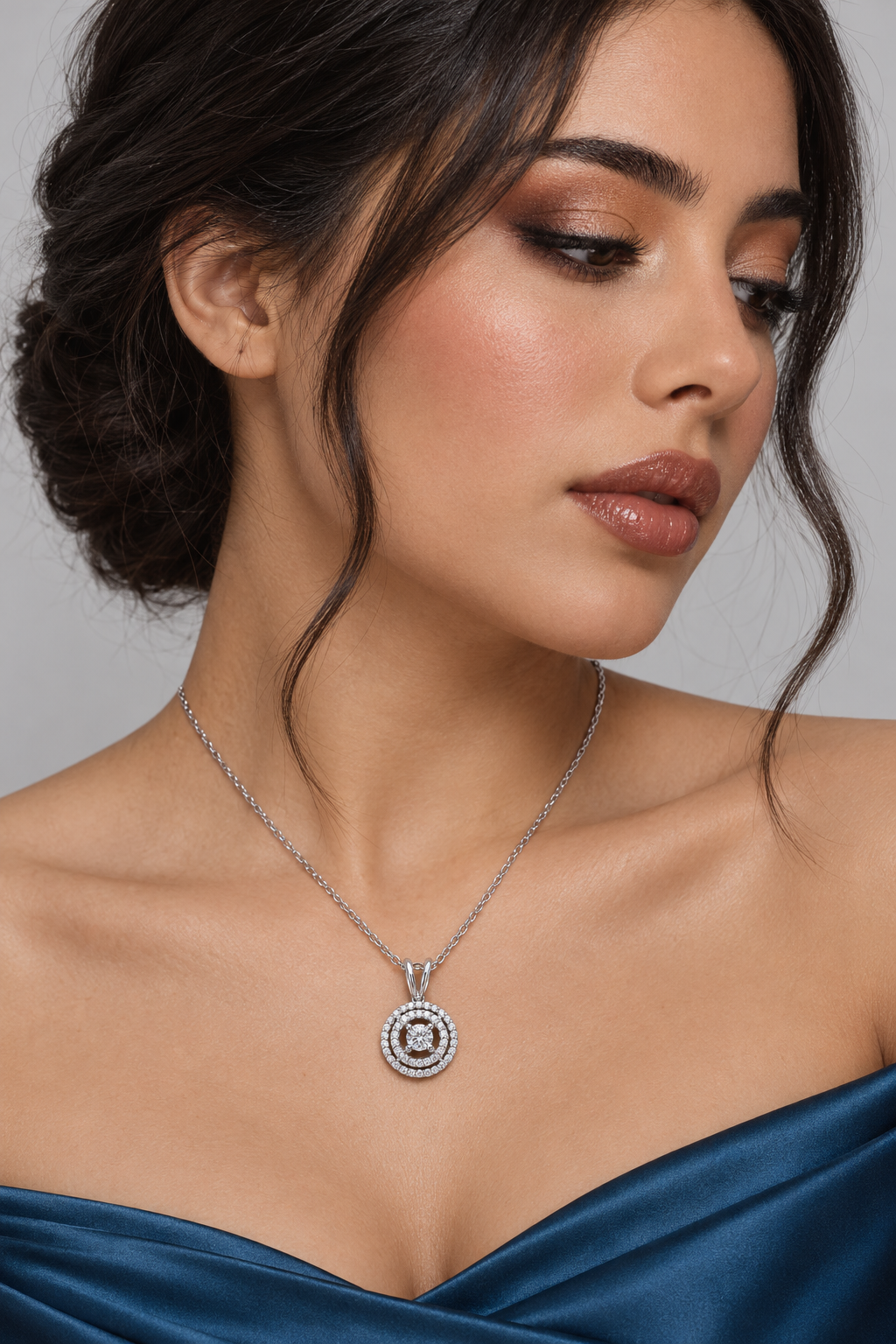 Maylaya Gems 9K Gold Round Diamond Halo Pendant — J002 — AI-generated young adult model in eveningwear / ภาพจำลองนางแบบสวมเครื่องประดับด้วย AI