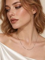 Load image into Gallery viewer, Maylaya Gems 18K Gold Chain — JF024 — AI-generated young adult model in eveningwear / ภาพจำลองนางแบบสวมเครื่องประดับด้วย AI

