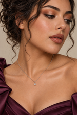 Load image into Gallery viewer, Maylaya Gems 18K Gold 0.1 ct Round Diamond Pendant Necklace — JF033 — AI-generated young adult model in eveningwear / ภาพจำลองนางแบบสวมเครื่องประดับด้วย AI
