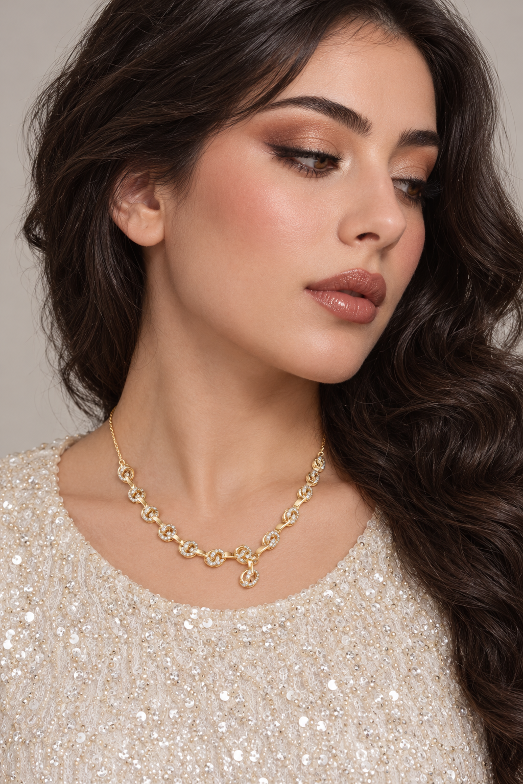 Maylaya Gems 1.465 ct Round Lab-Grown Diamond Necklace — AI-generated young adult model in eveningwear / ภาพจำลองนางแบบสวมเครื่องประดับด้วย AI