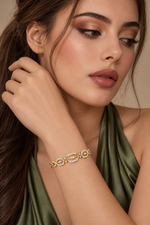Load image into Gallery viewer, Maylaya Gems 0.89 ct Round Lab-Grown Diamond Bracelet — AI-generated young adult model in eveningwear / ภาพจำลองนางแบบสวมเครื่องประดับด้วย AI
