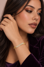 Load image into Gallery viewer, Maylaya Gems 0.96 ct Round Lab-Grown Diamond Bracelet — AI-generated young adult model in eveningwear / ภาพจำลองนางแบบสวมเครื่องประดับด้วย AI
