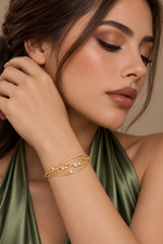 Load image into Gallery viewer, Maylaya Gems 0.37 ct Round Lab-Grown Diamond Bracelet — AI-generated young adult model in eveningwear / ภาพจำลองนางแบบสวมเครื่องประดับด้วย AI
