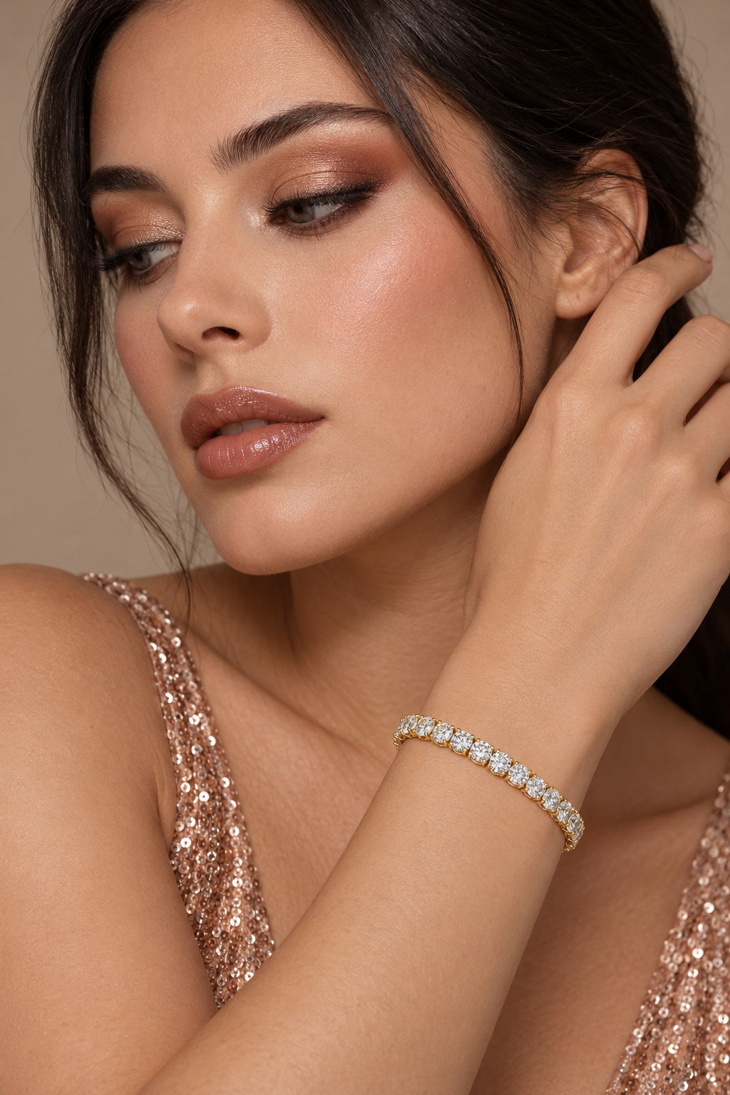 Maylaya Gems 7.008 ct Round Lab-Grown Diamond Bracelet — AI-generated young adult model in eveningwear / ภาพจำลองนางแบบสวมเครื่องประดับด้วย AI