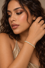 Load image into Gallery viewer, Maylaya Gems 11.85 ct Oval Lab-Grown Diamond Bracelet — AI-generated young adult model in eveningwear / ภาพจำลองนางแบบสวมเครื่องประดับด้วย AI
