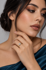 Load image into Gallery viewer, Maylaya Gems 9K Gold 1.05 ct Round Lab-Grown Diamond Ring — Stk93 — AI-generated young adult model in eveningwear / ภาพจำลองนางแบบสวมเครื่องประดับด้วย AI
