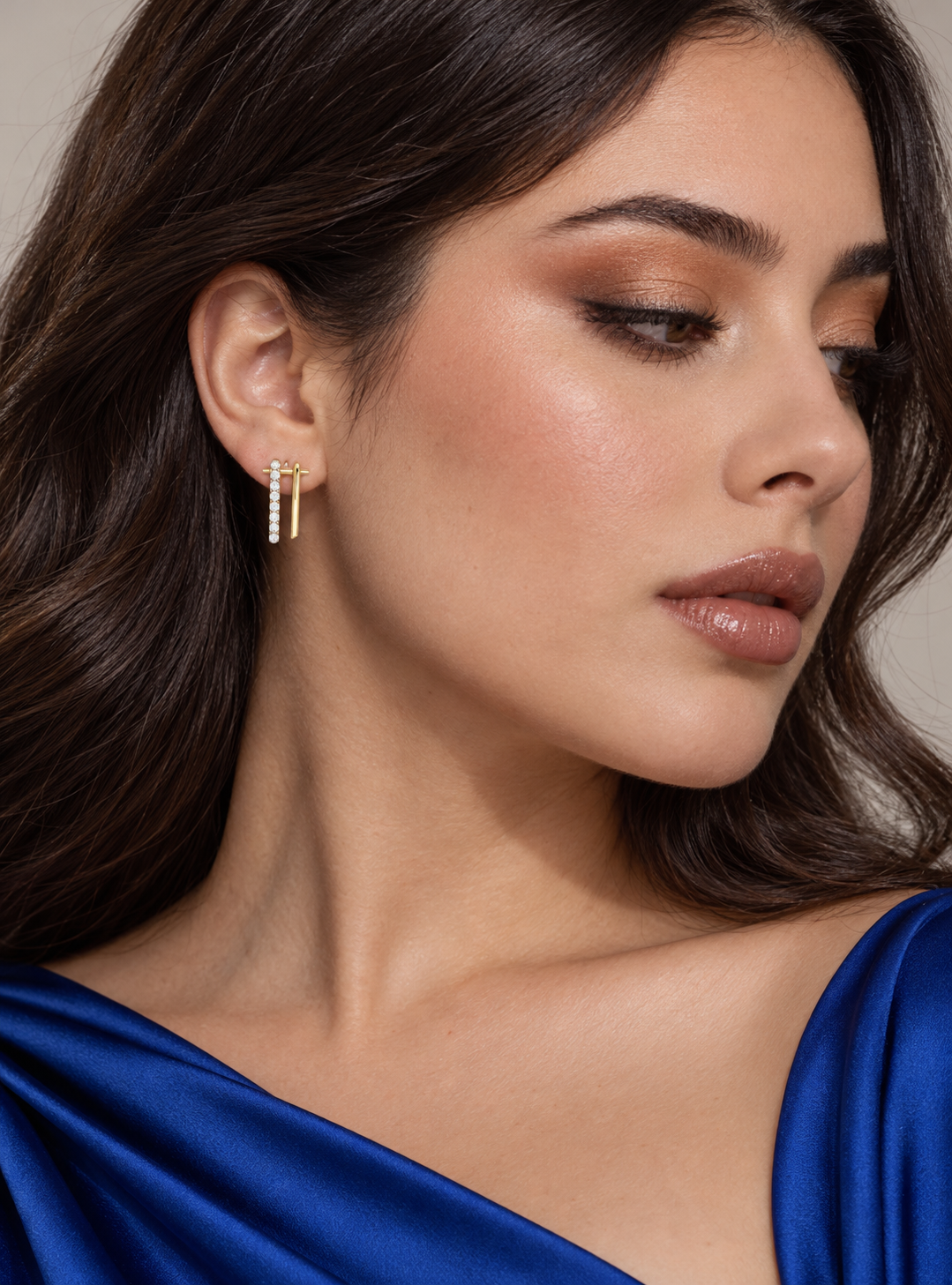 Maylaya Gems 0.128 ct Round Twin Bar Lab-Grown Diamond Earrings — AI-generated young adult model in eveningwear / ภาพจำลองนางแบบสวมเครื่องประดับด้วย AI