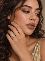 Load image into Gallery viewer, Maylaya Gems 9K Gold 3.06 ct Oval Lab-Grown Diamond Ring — M063 — AI-generated young adult model in eveningwear / ภาพจำลองนางแบบสวมเครื่องประดับด้วย AI
