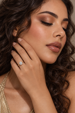 Load image into Gallery viewer, Maylaya Gems 9K Gold 2.08 ct Round Lab-Grown Diamond Ring — M086A — AI-generated young adult model in eveningwear / ภาพจำลองนางแบบสวมเครื่องประดับด้วย AI
