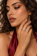 Load image into Gallery viewer, Maylaya Gems 9K Gold 7.18 ct Lab-Grown Diamond Ring — E023 — AI-generated young adult model in eveningwear / ภาพจำลองนางแบบสวมเครื่องประดับด้วย AI
