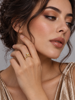Load image into Gallery viewer, Maylaya Gems 9K Gold 2.07 ct Round Lab-Grown Diamond Ring — M0004 — AI-generated young adult model in eveningwear / ภาพจำลองนางแบบสวมเครื่องประดับด้วย AI

