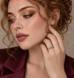 Load image into Gallery viewer, Maylaya Gems 9K Gold 0.9 ct Round Lab-Grown Diamond Ring — 00012/B035 — AI-generated young adult model in eveningwear / ภาพจำลองนางแบบสวมเครื่องประดับด้วย AI
