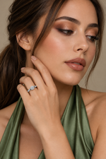 Load image into Gallery viewer, Maylaya Gems 1 ct Round Lab-Grown Diamond Ring - LR-0020 — AI-generated young adult model in eveningwear / ภาพจำลองนางแบบสวมเครื่องประดับด้วย AI
