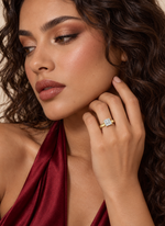 Load image into Gallery viewer, Maylaya Gems 1.5 ct Princess Lab-Grown Diamond Ring — AI-generated young adult model in eveningwear / ภาพจำลองนางแบบสวมเครื่องประดับด้วย AI
