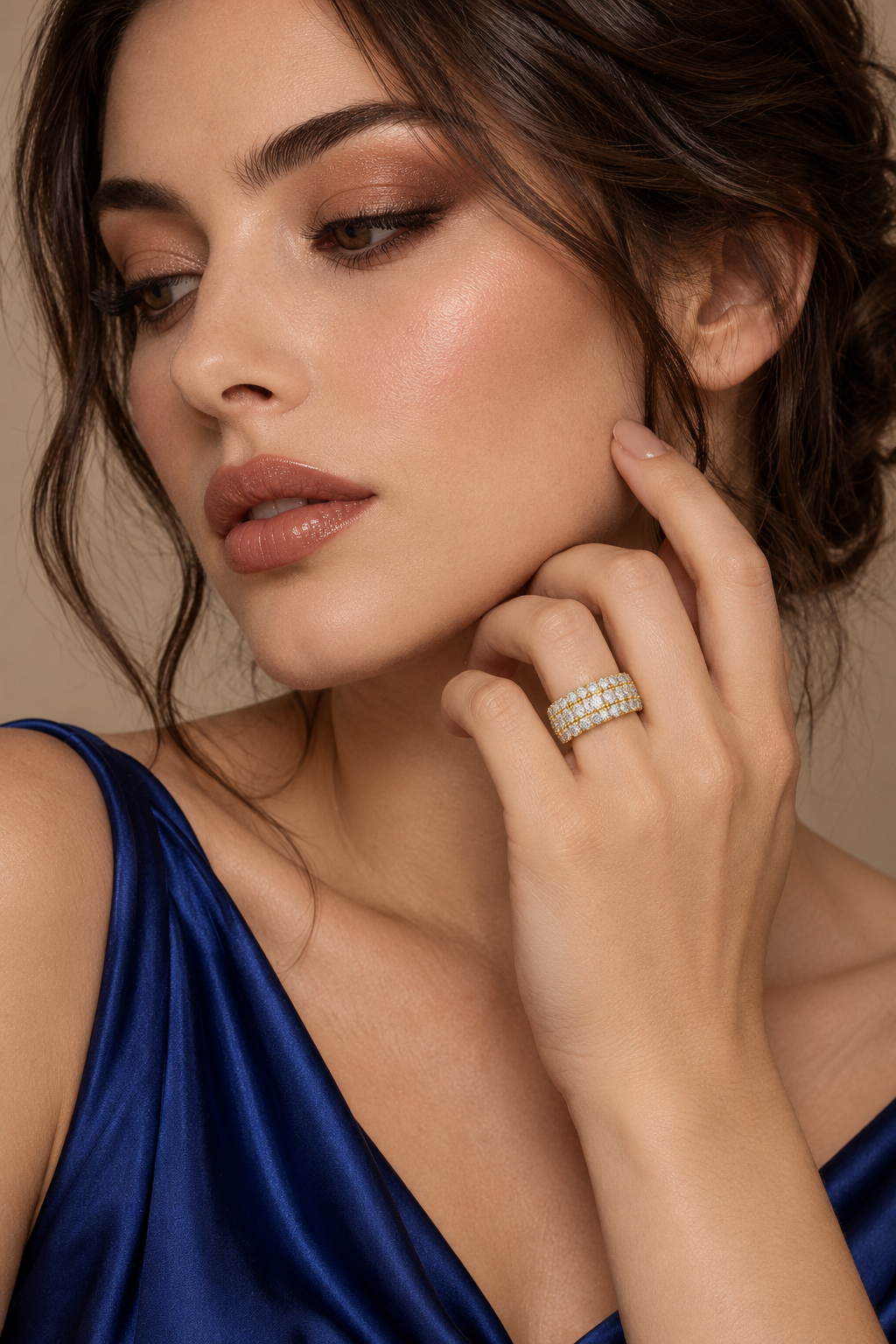 Maylaya Gems 2.28 ct Round Lab-Grown Diamond Band — AI-generated young adult model in eveningwear / ภาพจำลองนางแบบสวมเครื่องประดับด้วย AI