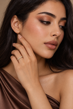 Load image into Gallery viewer, Maylaya Gems 0.216 ct Round Lab-Grown Diamond Band — AI-generated young adult model in eveningwear / ภาพจำลองนางแบบสวมเครื่องประดับด้วย AI
