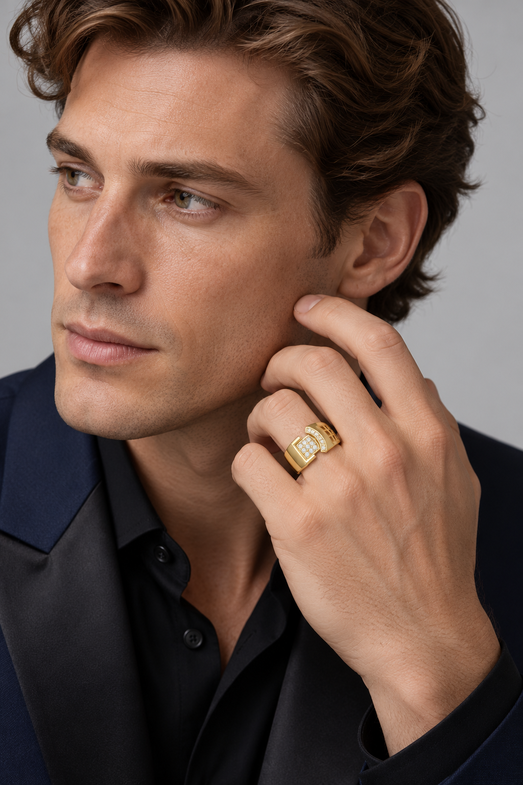 Maylaya Gems 0.167 ct Lattice Bar Lab-Grown Diamond Band — AI-generated adult male model wearing the ring / ภาพจำลองนายแบบสวมแหวนด้วย AI