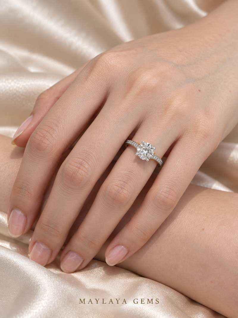 Maylaya Gems MS02 ring on a female model hand