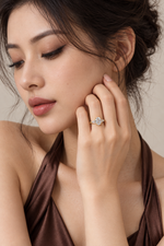 Load image into Gallery viewer, Maylaya Gems 1.47 ct Oval Tapered Baguette Trilogy Lab-Grown Diamond Ring — AI-generated young adult model in eveningwear / ภาพจำลองนางแบบสวมแหวนด้วย AI
