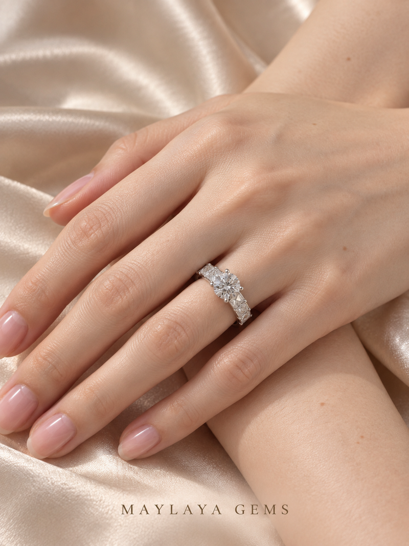 Maylaya Gems Stk122 ring on a female model hand