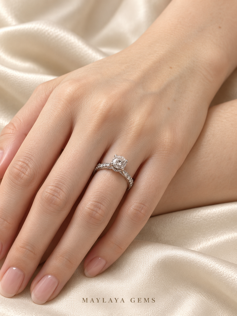 Maylaya Gems Stk36 ring on a female model hand