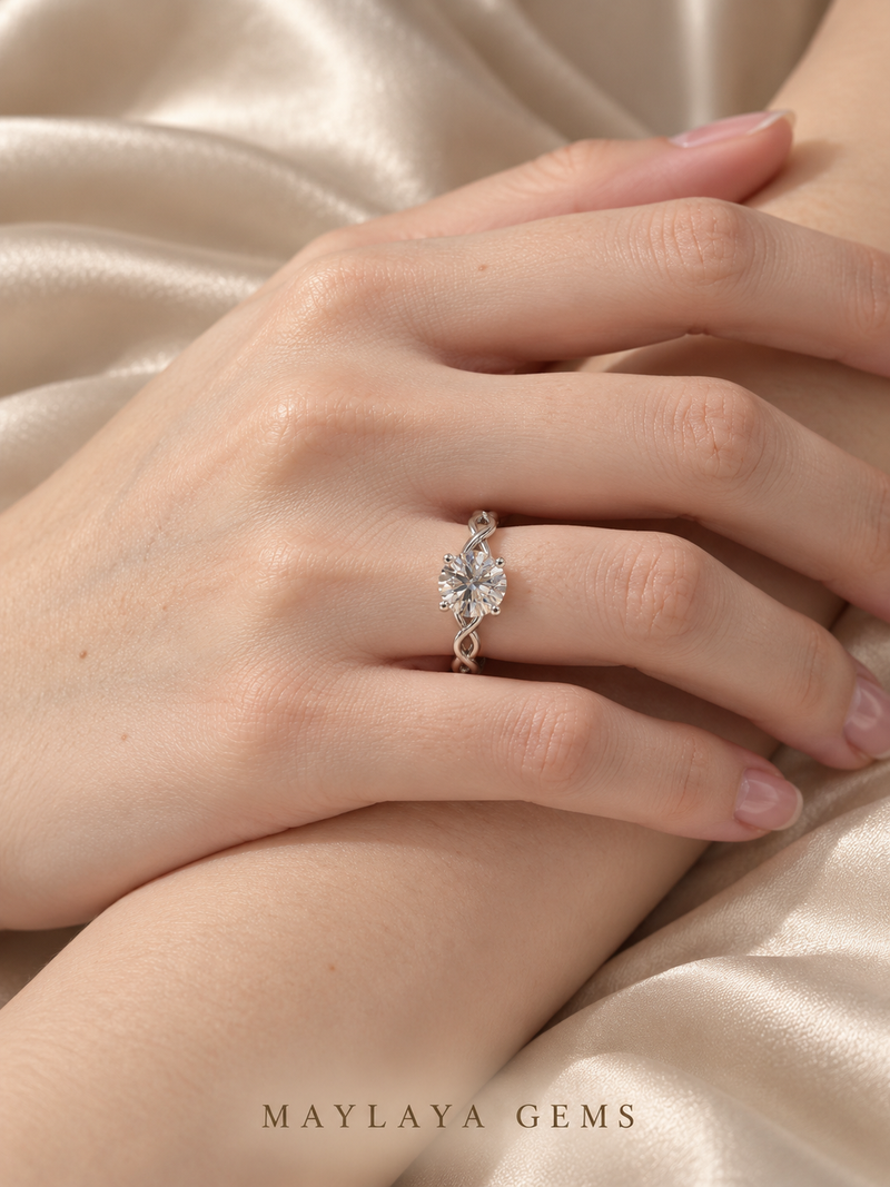 Maylaya Gems Stk68 ring on a female model hand