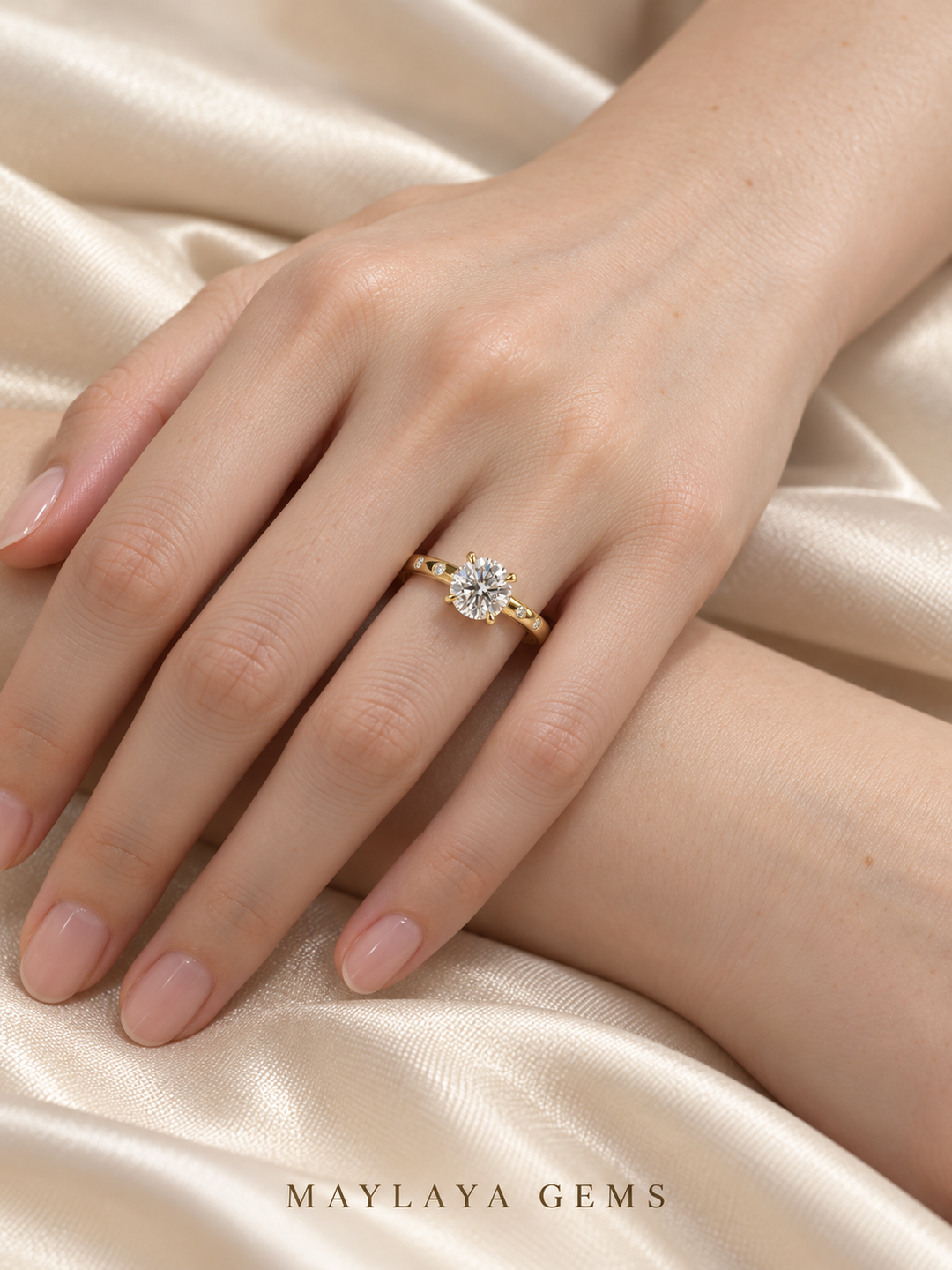 Maylaya Gems Stk93 ring on a female model hand