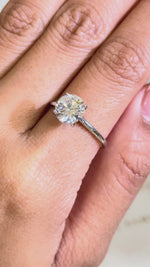 Load and play video in Gallery viewer, Maylaya Gems M033 jewelry shown on hand - silent 1080p video
