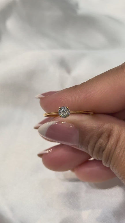 Maylaya Gems M011 jewelry shown on hand - silent 1080p video