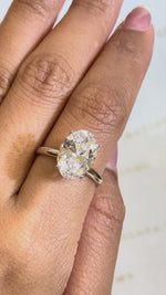 Load and play video in Gallery viewer, Maylaya Gems M084 jewelry shown on hand - silent 1080p video
