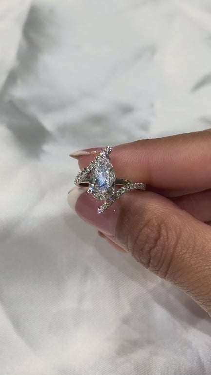 Maylaya Gems M120 jewelry shown on hand - silent 1080p video