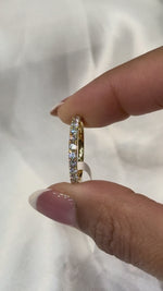 Load and play video in Gallery viewer, Maylaya Gems JF005 jewelry shown on hand - silent 1080p video
