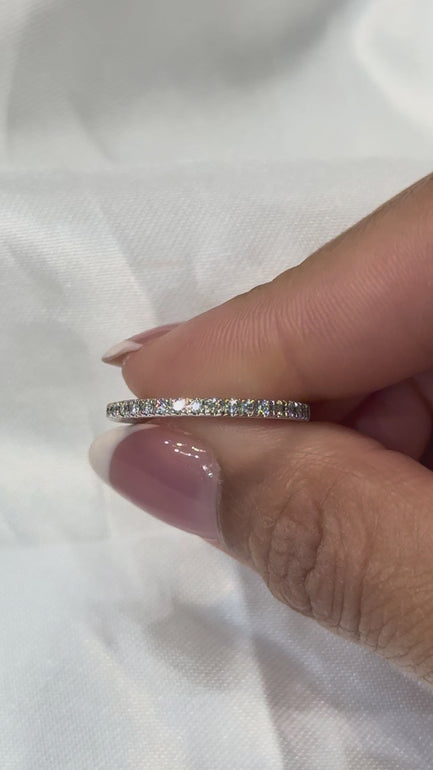 Maylaya Gems E016 jewelry shown on hand - silent 1080p video