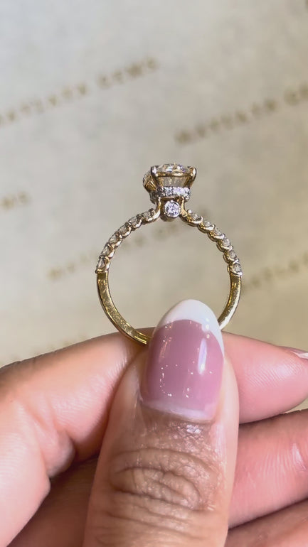 Maylaya Gems M083A jewelry shown on hand - silent 1080p video
