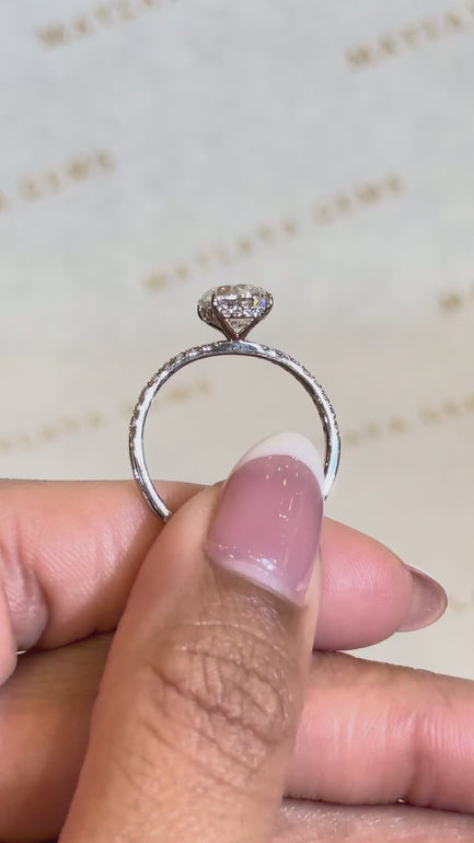 Maylaya Gems M076A jewelry shown on hand - silent 1080p video
