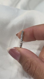 Load and play video in Gallery viewer, Maylaya Gems E024 jewelry shown on hand - silent 1080p video
