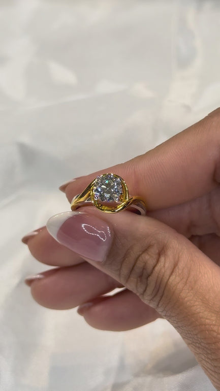 Maylaya Gems M018 jewelry shown on hand - silent 1080p video