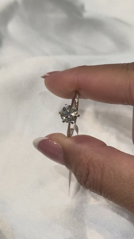 Maylaya Gems M009 jewelry shown on hand - silent 1080p video