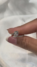Load and play video in Gallery viewer, Maylaya Gems M182 jewelry shown on hand - silent 1080p video
