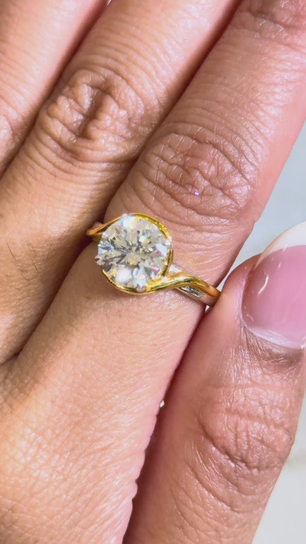 Maylaya Gems M030 jewelry shown on hand - silent 1080p video