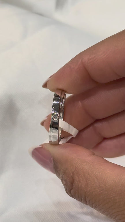 Maylaya Gems F006 jewelry shown on hand - silent 1080p video