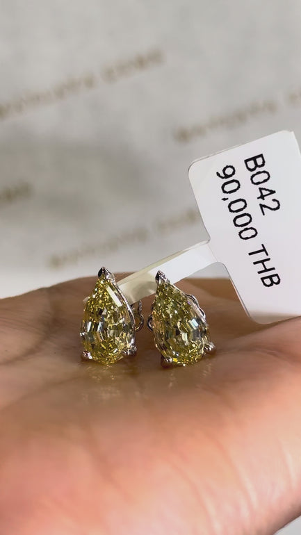 Maylaya Gems STK129 jewelry shown on hand - silent 1080p video
